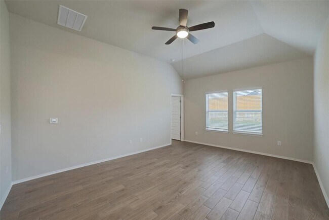 Building Photo - 4501 Bridal Veil Dr