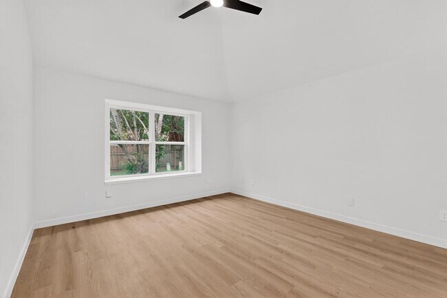 Building Photo - 14305 Vandever St