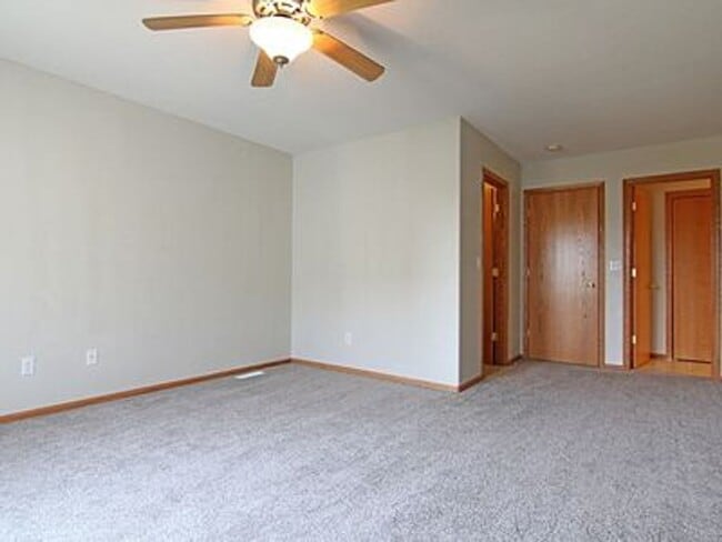 Building Photo - Great NE location -  4 bedroom 2.5 bath with attached 2 stall garage. Close to shopping & restaur...