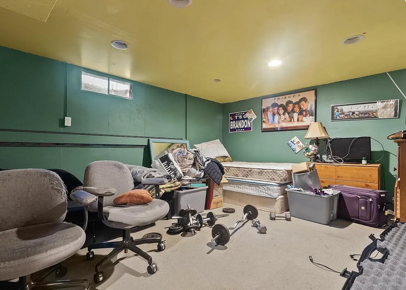 Building Photo - 1325 Cardinal Ln