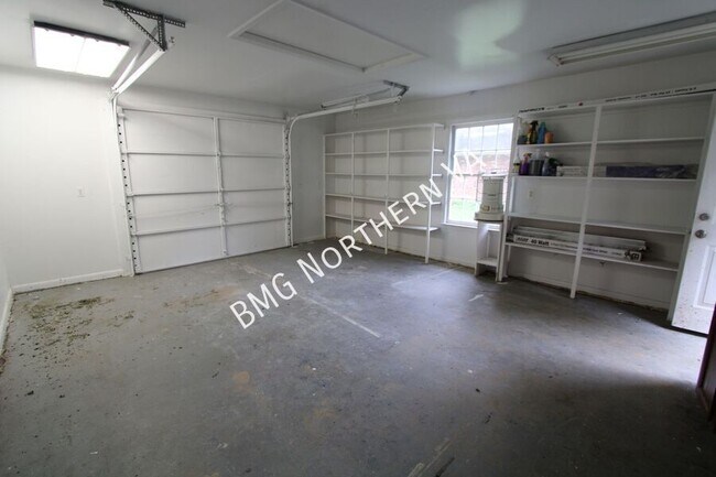 Building Photo - 11000 Park Rd