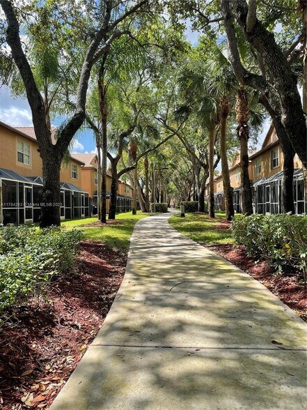Building Photo - 1503 Veracruz Ln
