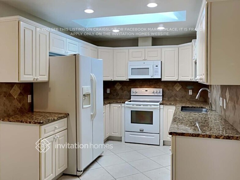 Building Photo - 820 Little Town Rd