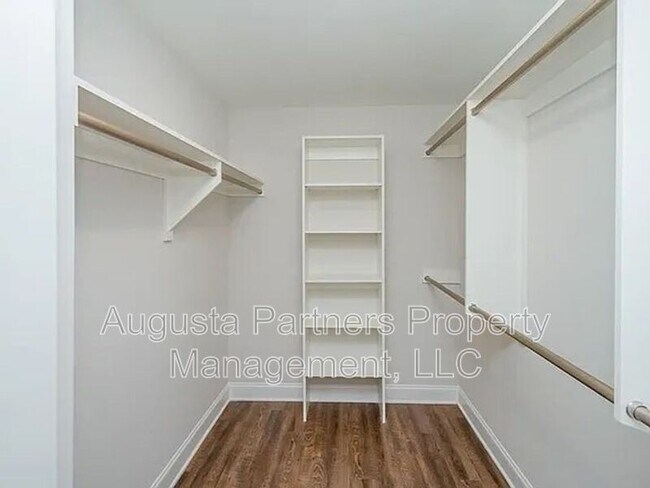 Building Photo - 335 Sumac Trail
