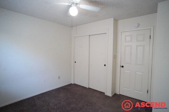 Building Photo - Lovely Home In Southwest Bakersfield!