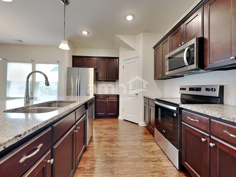 Building Photo - 21 Crabapple Cir