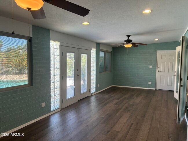 Building Photo - 14017 N 38th Dr