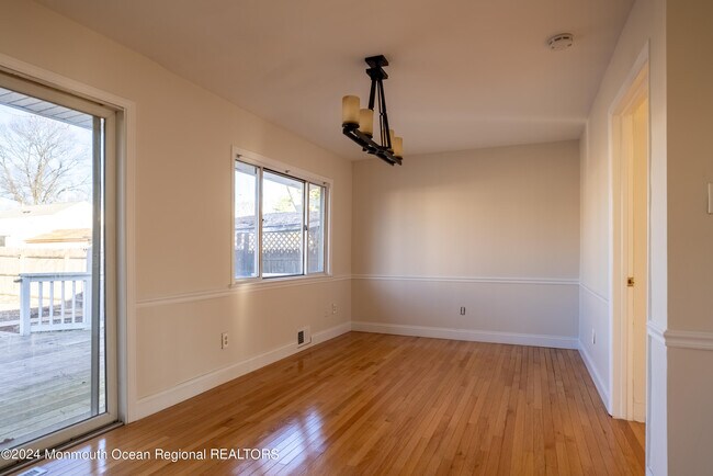 Building Photo - 2243 Edgar Rd
