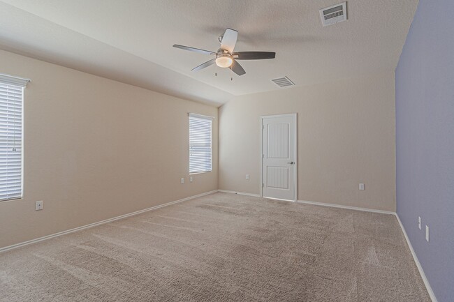 Building Photo - $300 OFF 1ST MONTH RENT IF YOU MOVE IN WIT...