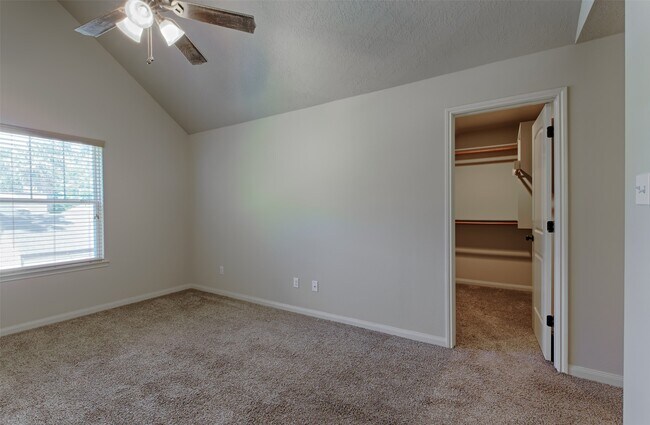 Building Photo - 12960 Orion Ct E