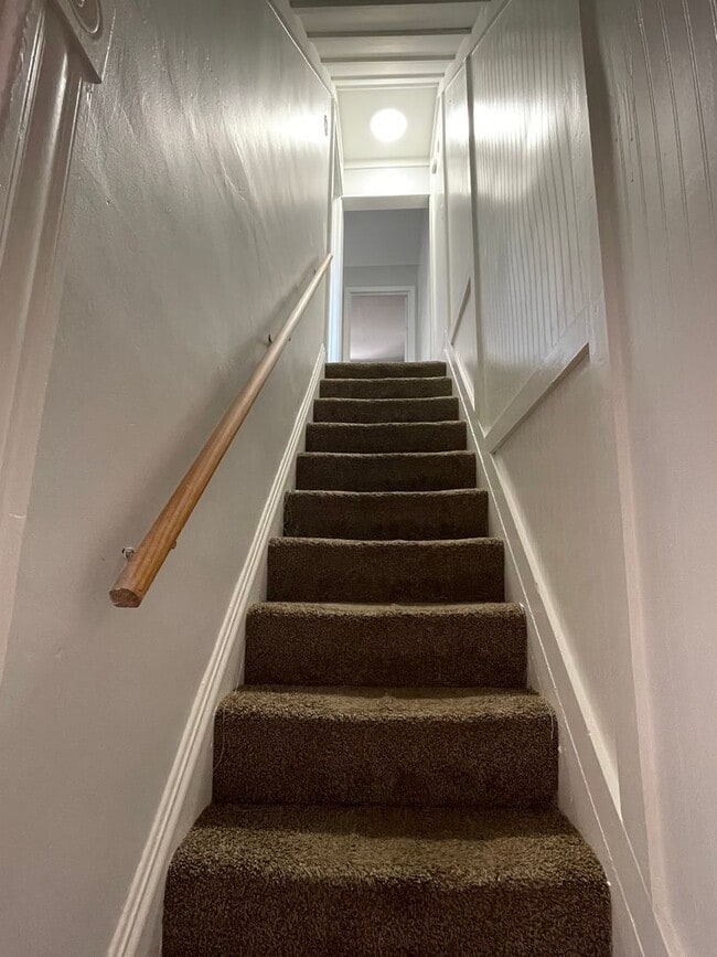Building Photo - Charming 2 Bed / 1 Bath Single-Family Home...