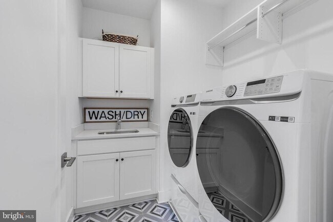 Building Photo - 8201 River Rd