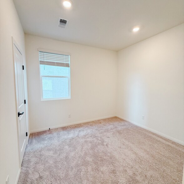 Building Photo - 7061 Cottage Vis Ave