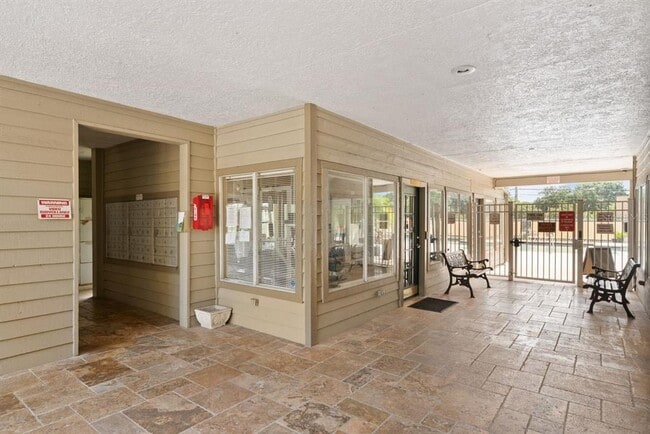 Building Photo - 9100 Dr M.L.K. Jr St N