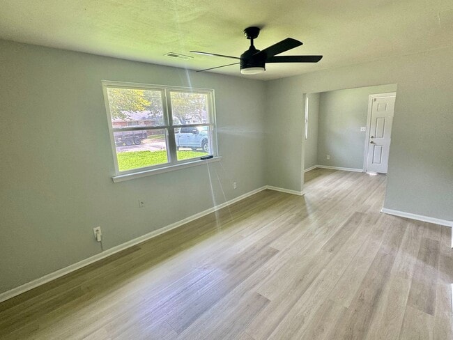 Building Photo - 314 Woodview Ave
