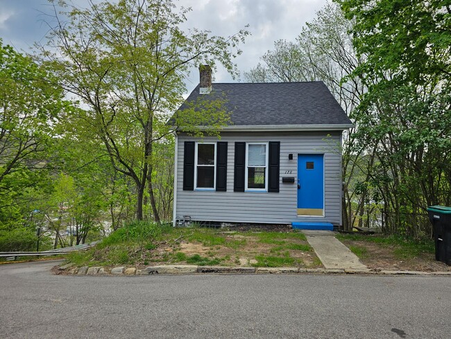 Primary Photo - 2 bedroom Cozy Bungalow in Etna!