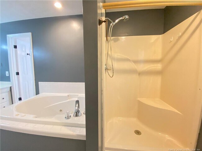 Building Photo - 462 Crown Point