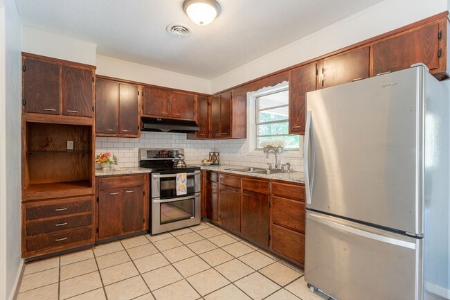 Building Photo - Newly Renovated 3/1.5 Home in East Columbus