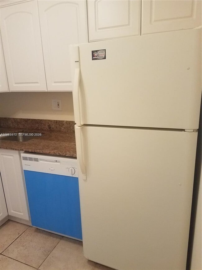 Building Photo - 5200 NE 24th Terrace