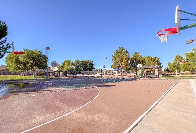 Building Photo - 2949 E Crescent Way