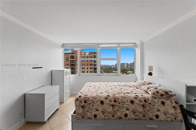 Building Photo - 2030 S Ocean Dr