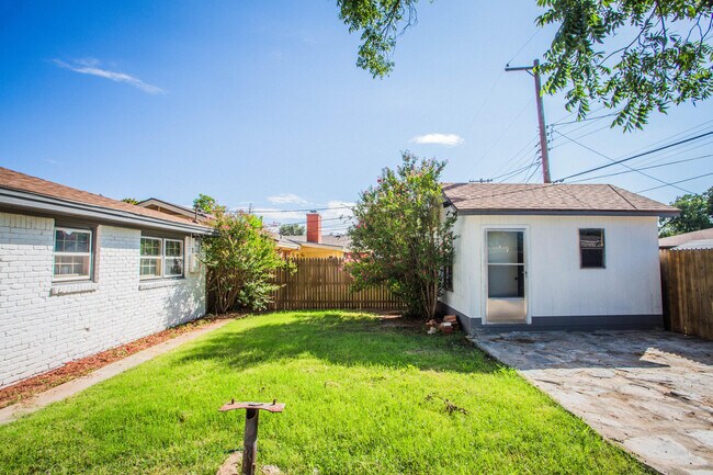 Building Photo - 6114 Nashville Ave