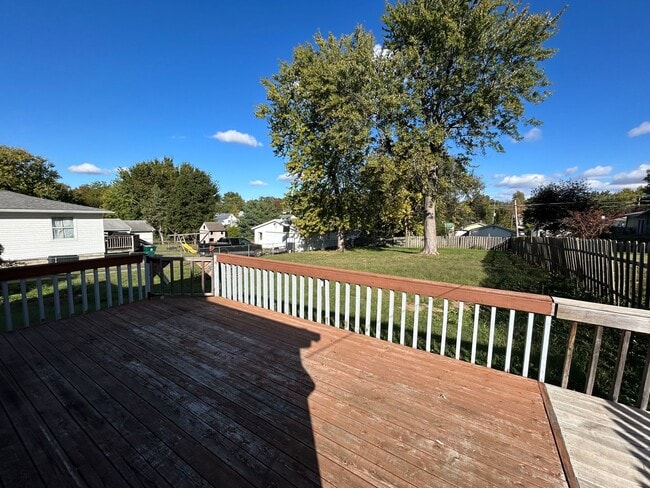 Building Photo - Nice-sized 3-bedroom 1-bath home with a la...