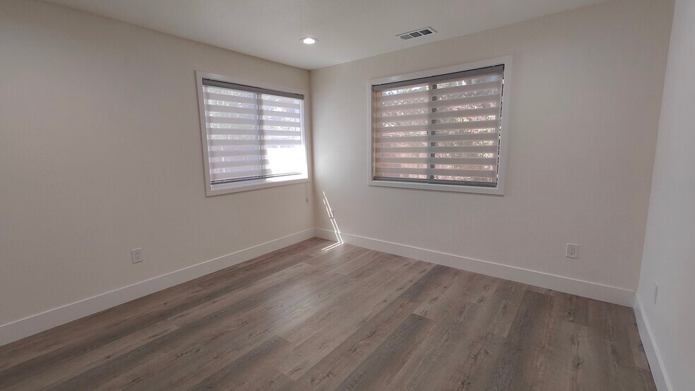 Building Photo - 12551 Sumner Dr
