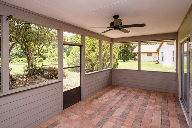 Building Photo - Clean and Neat Single Family Home