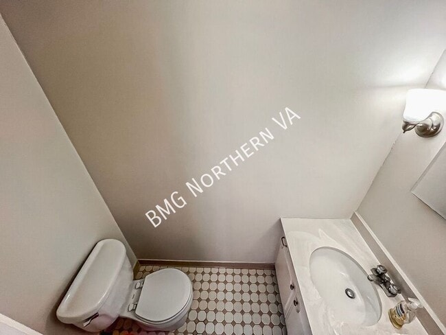 Building Photo - 1325 Lynnbrook Dr