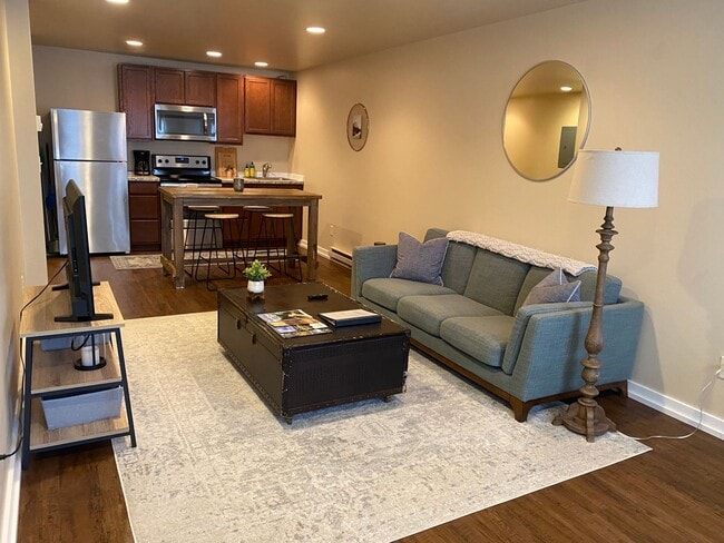 Building Photo - Fully Furnished Cozy Unit in Four Corners!