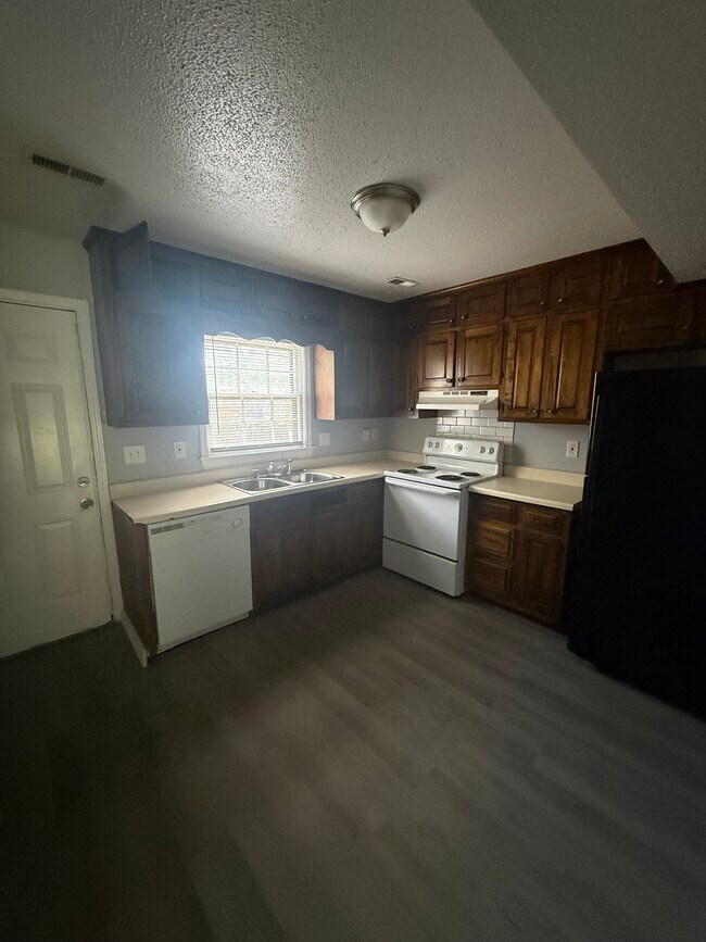 Building Photo - Platinum House LLC