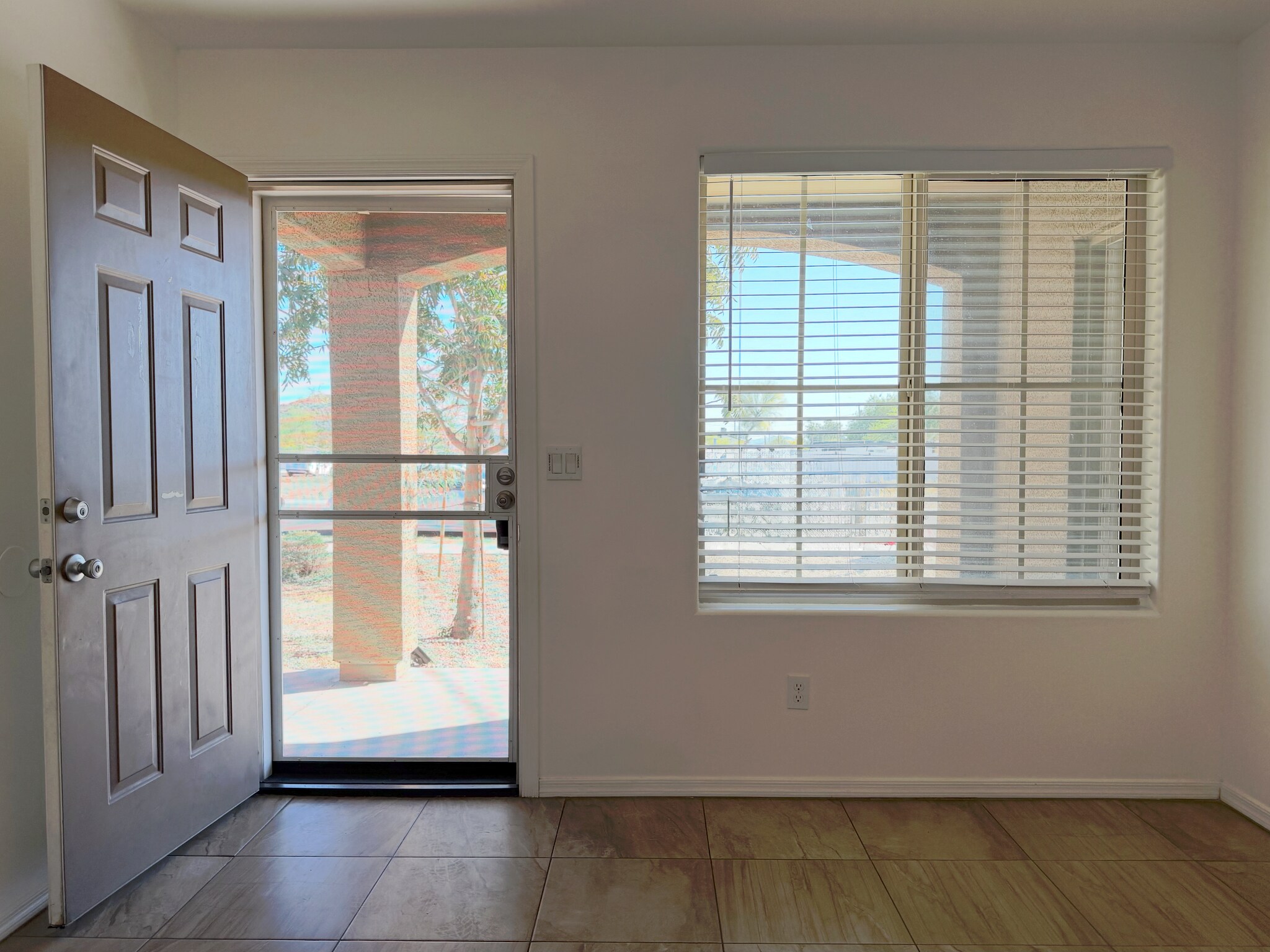 Building Photo - 10402 N 9th Ave