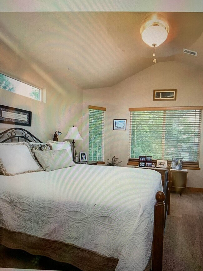 Building Photo - 648 Callisto Dr