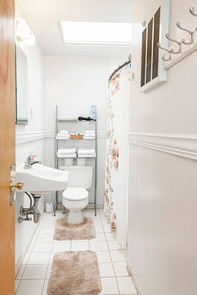 Building Photo - 658 Lancaster Ave