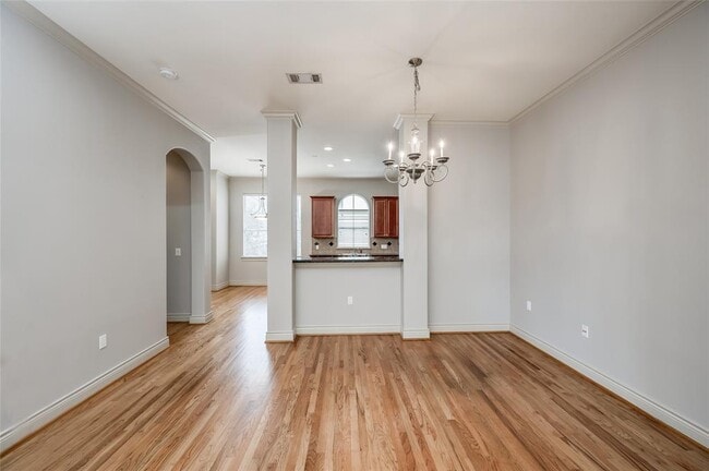 Building Photo - 315 Sandman St