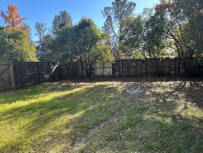 Building Photo - Move-in Special $200 off first months rent!