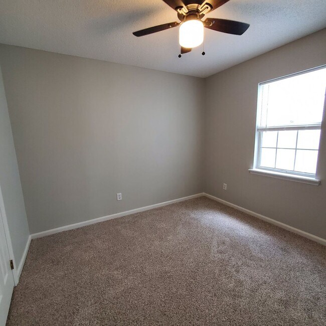 Building Photo - Modern Charm & Tranquil Living: 3-Bedroom Rental Home with New Upgrades in Valdosta, GA
