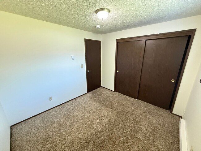 Building Photo - Two Bedroom Duplex in Aumsville