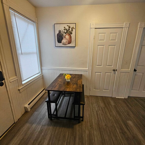 Building Photo - 25 Stevens St