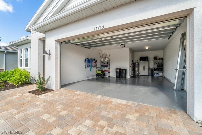 Building Photo - 16765 Siesta Drum Wy