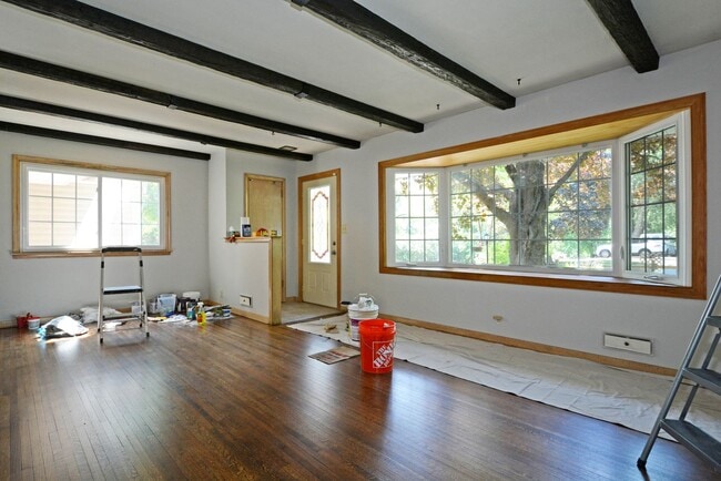 Building Photo - Beautiful 4 Bed 2.5 Bath Home in Minnetonka!