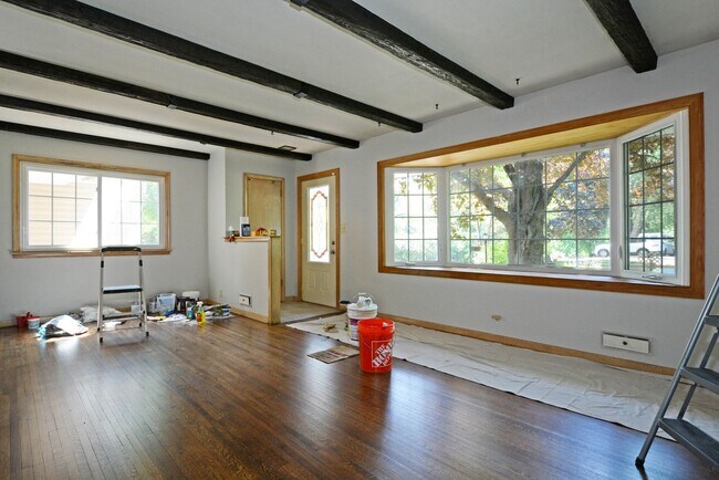 Building Photo - *Move-In Special!*  Beautiful 4 Bed 2.5 Ba...