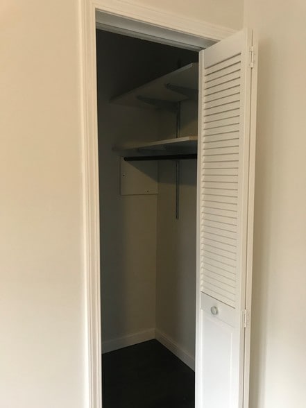 Entry Closet - 4119 S Sacramento Ave