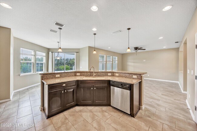 Building Photo - 12237 Woodview Dr