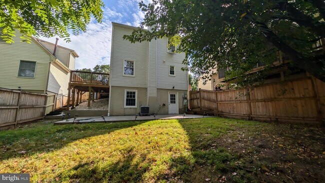 Building Photo - 5813 Shana Pl