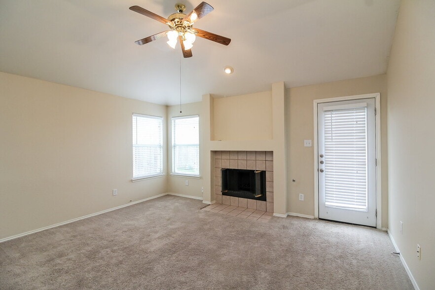 Building Photo - 2807 N Hampton Dr