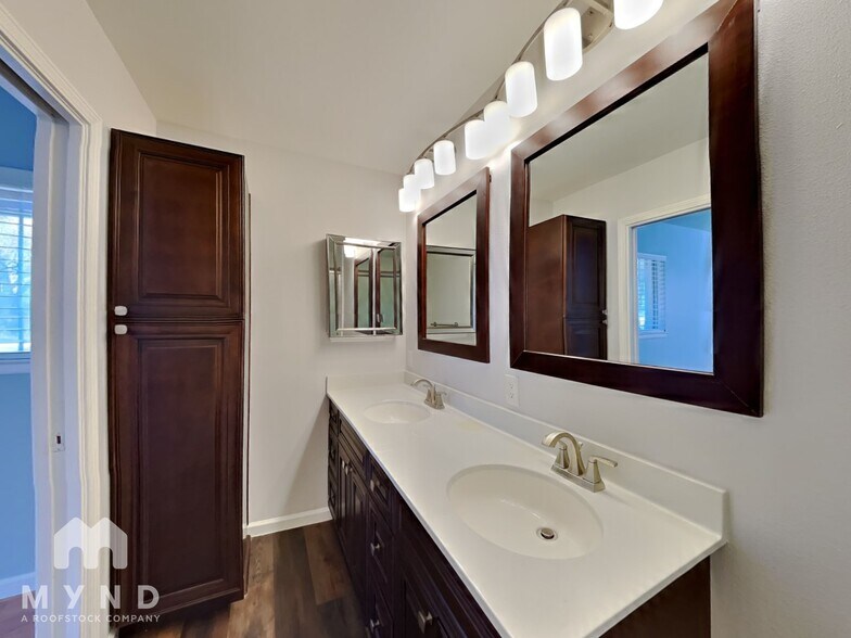 Building Photo - 5727 Bogart Dr