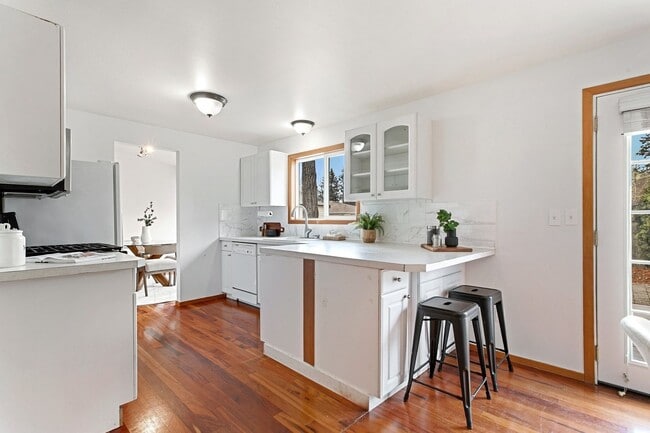 Building Photo - Beautiful Renovated Home in Excellent School District, Sammamish!