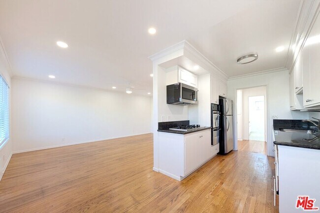 Building Photo - 224 Bicknell Ave
